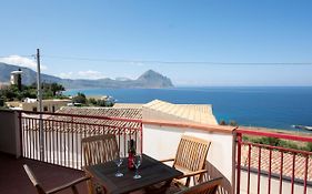 Villa Gina con vista mozzafiato sul golfo di Macari